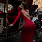 Vestido tubo largo ajustado con espalda descubierta y aberturas en la espalda